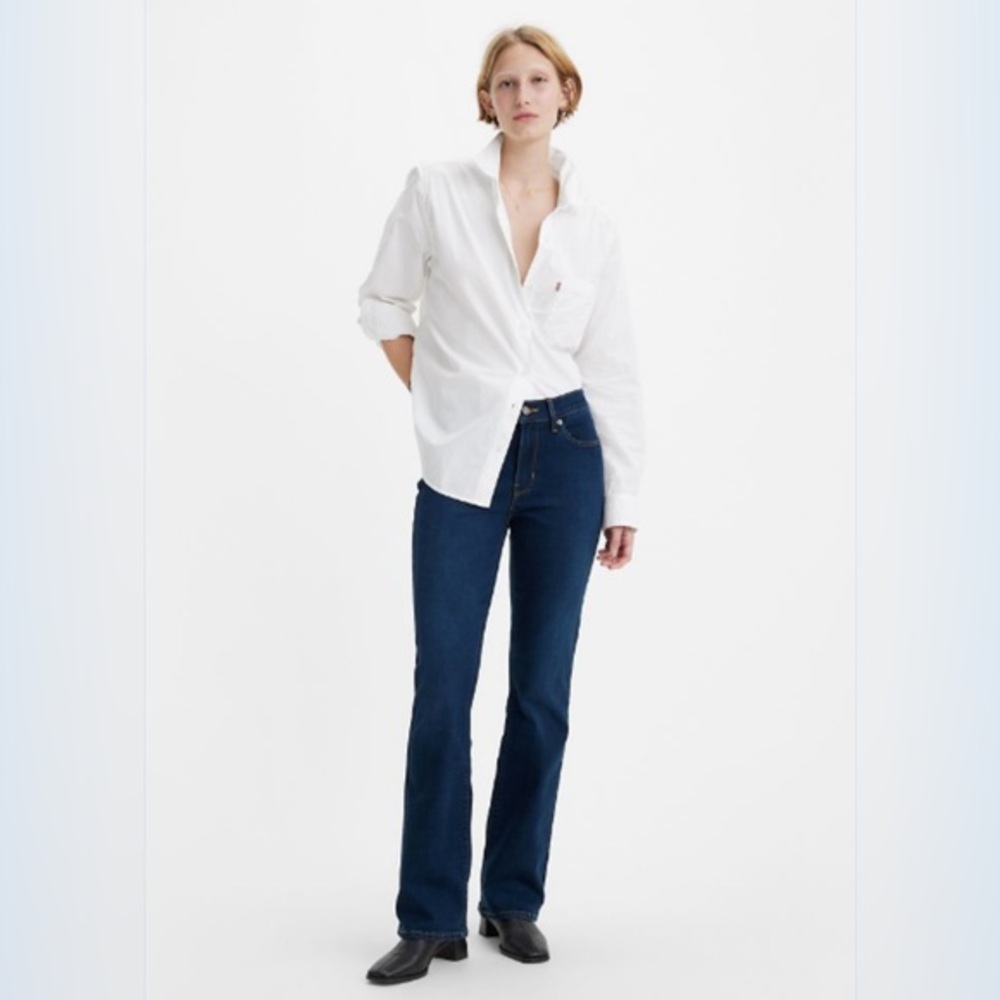 Levi Strauss & Co CLASSIC BOOTCUT WOMEN'S JEANS size 8